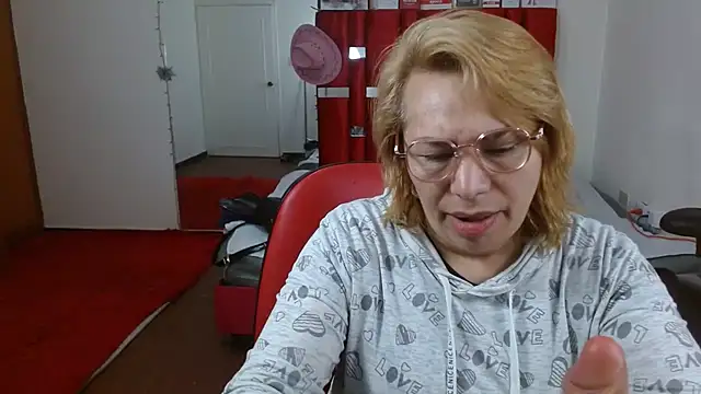 Snapshot of krystal_thomson chatting on 09/24/25, 03:07 krystal thomson online show from 09/24/25, 03:07