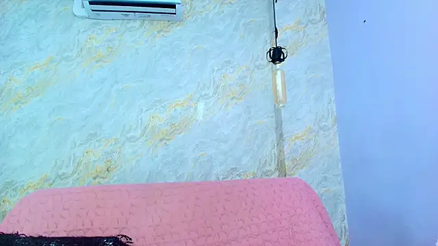 Mia candy 0 online show from 12/16/25, 12:09