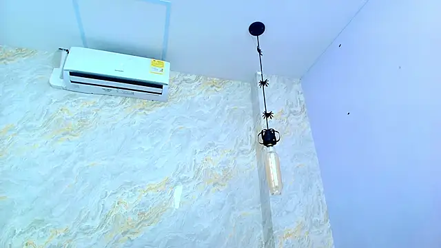 Mia candy 0 online show from 11/12/25, 12:09