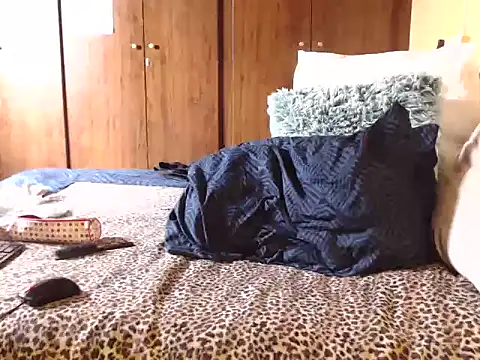 Snapshot of LONGBLKCLIT36 chatting on 04/11/26, 11:03 LONGBLKCLIT36 online show from 04/11/26, 11:03