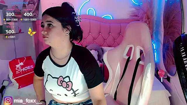 Mia foxx  online show from 09/27/25, 10:05