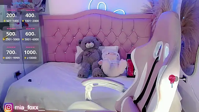 Mia foxx  online show from 09/12/25, 09:03