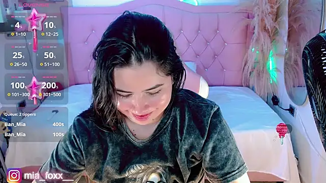 Mia foxx  online show from 10/05/25, 10:11