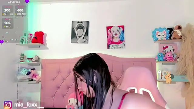 Mia foxx  online show from 12/03/25, 09:03