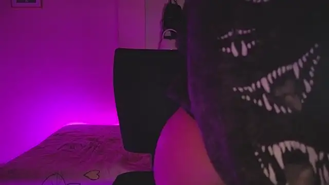 Snapshot of isabelle_pretty chatting on 04/15/26, 11:27 isabelle pretty online show from 04/15/26, 11:27