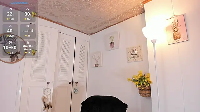 Snapshot of anaruiz_ chatting on 02/18/25, 10:25 anaruiz online show from 02/18/25, 10:25