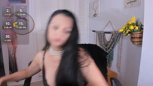 Snapshot of anaruiz_ chatting on 09/13/25, 12:32 anaruiz online show from 09/13/25, 12:32