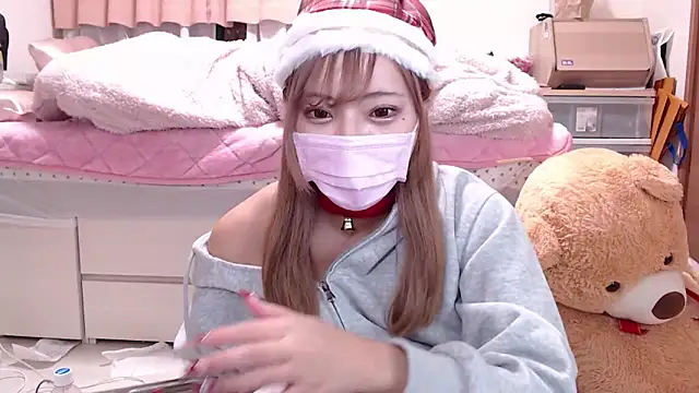 Snapshot of _chanMOMO_ chatting on 12/23/24, 02:50  chanMOMO  online show from 12/23/24, 02:50