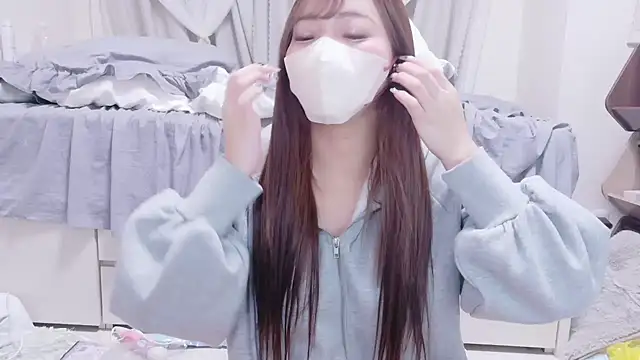 Snapshot of _chanMOMO_ chatting on 10/10/25, 01:23  chanMOMO  online show from 10/10/25, 01:23