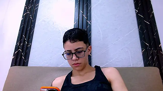 Cutie Shy  online show from 11/28/25, 12:05