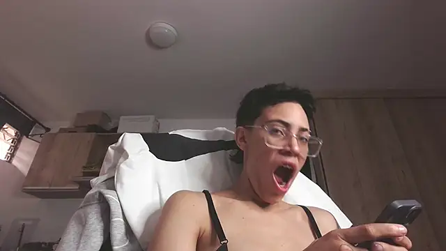 Cutie Shy  online show from 04/28/26, 12:53