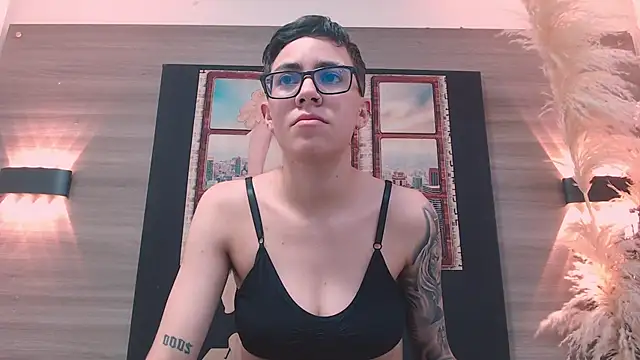 Cutie Shy  online show from 12/17/25, 07:19