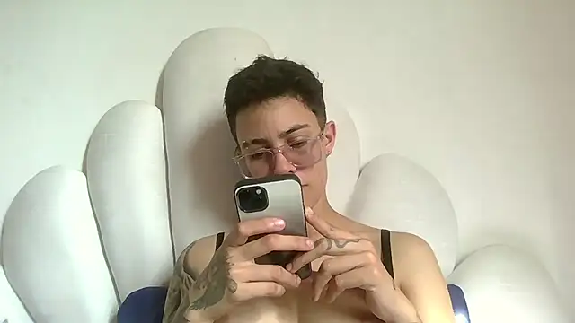 Snapshot of Cutie_Shy_ chatting on 07/06/26, 01:29 Cutie Shy online show from 07/06/26, 01:29