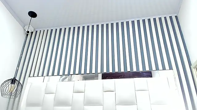 Snapshot of camila__herrera chatting on 11/19/25, 04:01 camila herrera online show from 11/19/25, 04:01