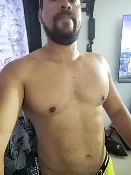 Snapshot of LatinMar chatting on 02/17/25, 01:11 LatinMar online show from 02/17/25, 01:11
