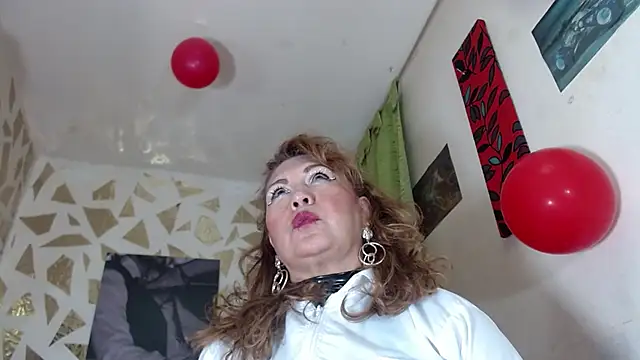 Snapshot of Kazsandraa chatting on 02/23/26, 04:58 Kazsandraa online show from 02/23/26, 04:58