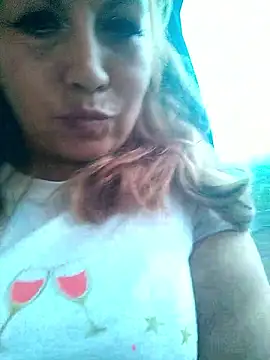 Snapshot of Kazsandraa chatting on 01/16/26, 04:22 Kazsandraa online show from 01/16/26, 04:22