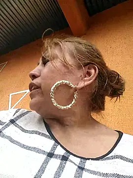 Snapshot of Kazsandraa chatting on 01/12/26, 05:20 Kazsandraa online show from 01/12/26, 05:20