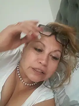 Snapshot of Kazsandraa chatting on 05/15/26, 06:28 Kazsandraa online show from 05/15/26, 06:28