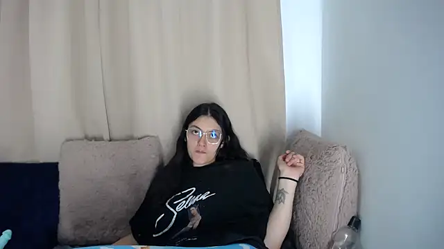 lessliee22  online show from 04/03/26, 05:47