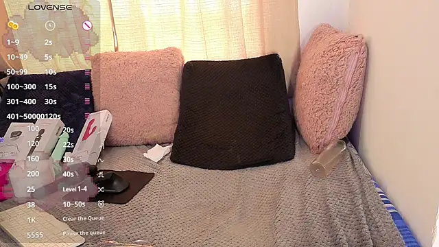 lessliee22  online show from 04/23/26, 12:29