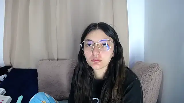 lessliee22  online show from 04/04/26, 07:48