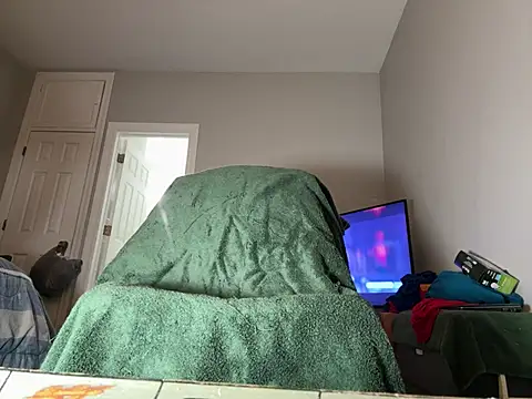 ChiRaqb8 online show from 04/08/26, 07:21