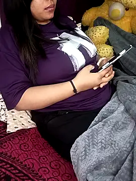 Snapshot of HEENA_022 chatting on 02/15/25, 04:01 HEENA 022 online show from 02/15/25, 04:01