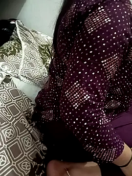 Snapshot of HEENA_022 chatting on 03/01/25, 06:43 HEENA 022 online show from 03/01/25, 06:43