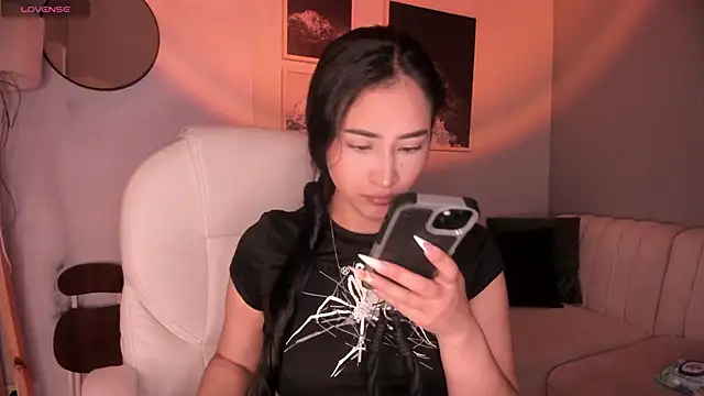 Snapshot of lara_madisson chatting on 07/01/26, 04:57 lara madisson online show from 07/01/26, 04:57