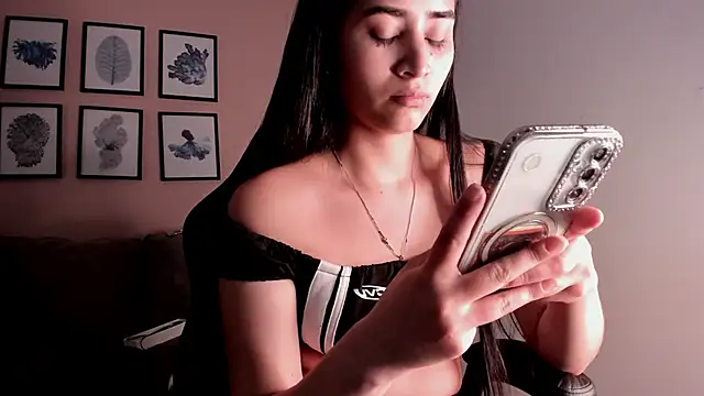 lara madisson online show from 10/31/25, 08:05