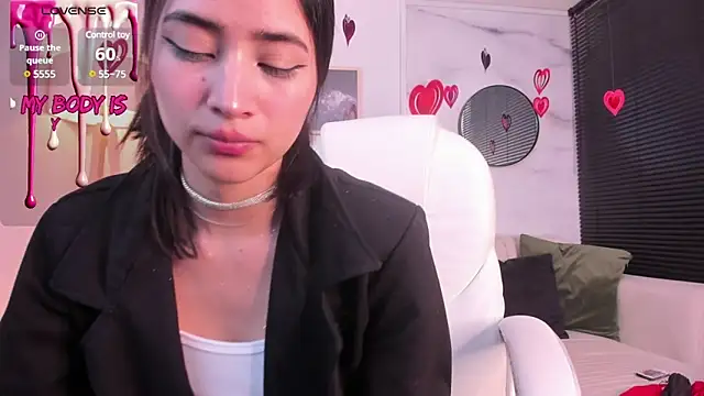 Snapshot of lara_madisson chatting on 02/11/25, 12:17 lara madisson online show from 02/11/25, 12:17