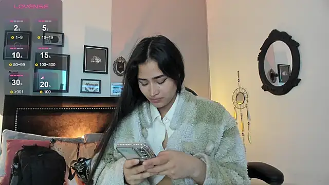 Snapshot of lara_madisson chatting on 09/12/25, 12:11 lara madisson online show from 09/12/25, 12:11