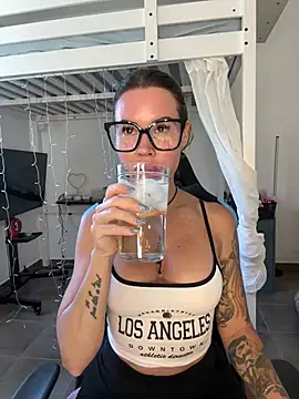 Lara Bergmann online show from 06/24/26, 06:23