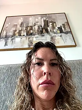 Lara Bergmann online show from 05/18/26, 09:47