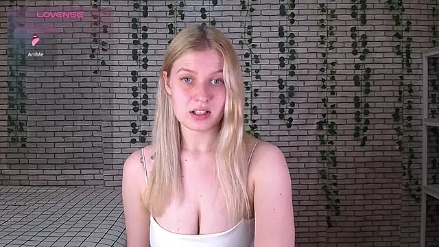 EmiliaDuchess online show from 09/30/25, 10:32