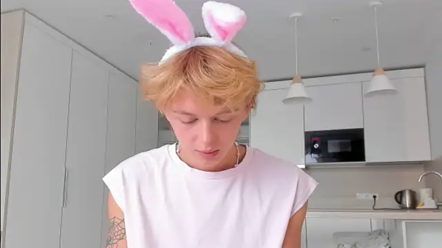 agelandreww online show from 04/04/26, 08:43