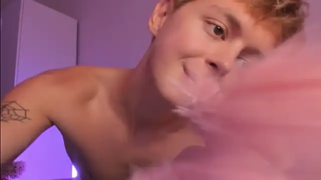 agelandreww online show from 10/24/25, 04:06