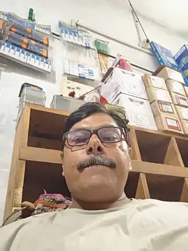 Snapshot of Srmotrs chatting on 07/20/26, 01:13 Srmotrs online show from 07/20/26, 01:13