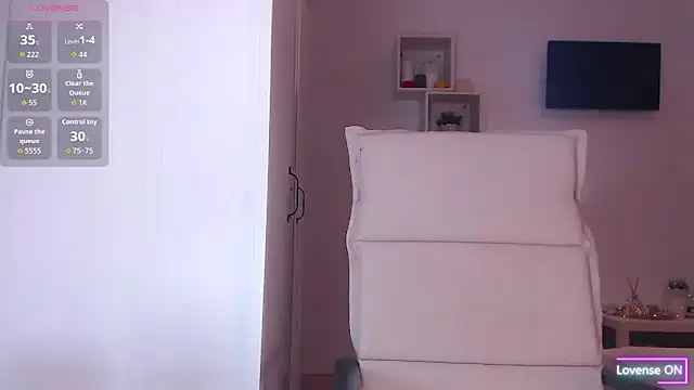 Snapshot of AdeleLovely chatting on 10/13/25, 05:09 AdeleLovely online show from 10/13/25, 05:09