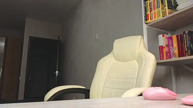 Marietta Castro online show from 11/22/25, 02:27