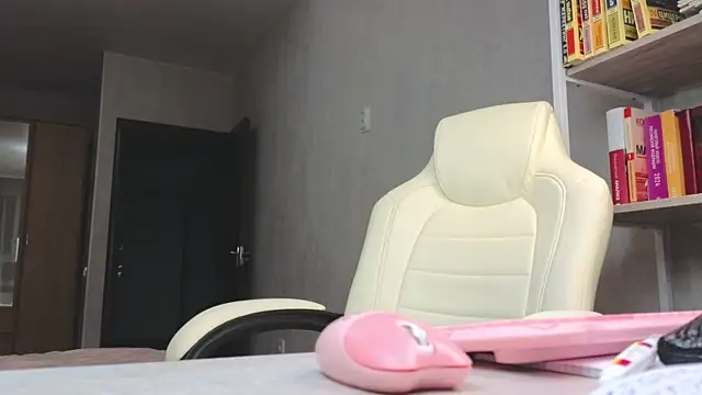 Marietta Castro online show from 11/04/25, 01:37