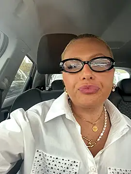 Arabellalee23 online show from 10/04/25, 01:23