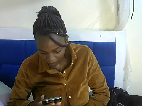 Snapshot of beauty_petite chatting on 10/11/25, 05:52 beauty petite online show from 10/11/25, 05:52