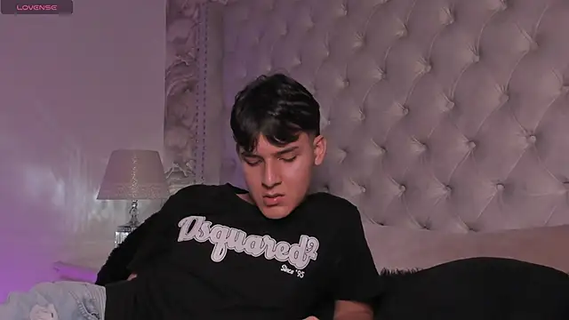 Snapshot of Kev_jenner chatting on 03/19/25, 06:34 Kev jenner online show from 03/19/25, 06:34