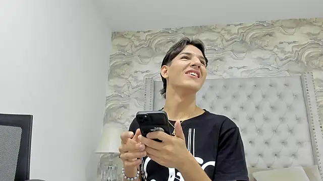 Snapshot of Kev_jenner chatting on 09/21/25, 07:30 Kev jenner online show from 09/21/25, 07:30