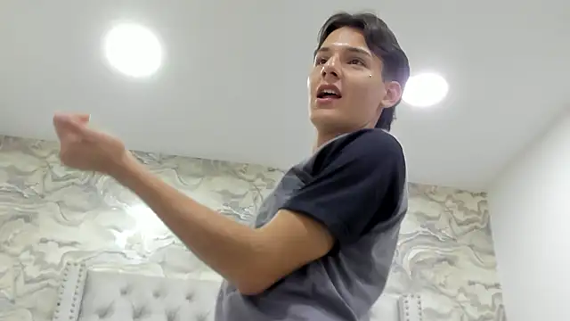 Snapshot of Kev_jenner chatting on 09/25/25, 09:43 Kev jenner online show from 09/25/25, 09:43