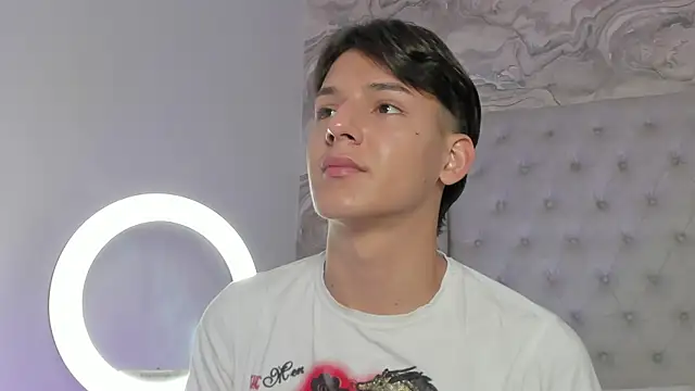 Snapshot of Kev_jenner chatting on 09/13/25, 07:47 Kev jenner online show from 09/13/25, 07:47