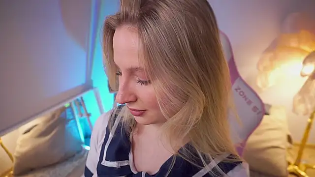 Snapshot of AnnLevine chatting on 01/10/26, 01:50 AnnLevine online show from 01/10/26, 01:50