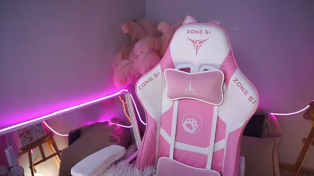 AnnLevine online show from 11/26/25, 02:28